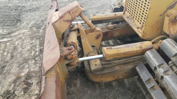 ขาย 145,000 KOMATSU D 20-5 P สไลร์ 6 ทิศทาง เครื่องดี เกียร์แรง ช่วงล่างแน่น แผ่นตีนเป็ด รถพร้อมใช้ รถอยู่ ปทุมธานี 090-772-3710 090-772-3708