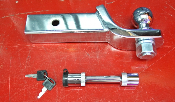 ชุดหัวลากเทเลอร์ชุบโครเมียมติดท้ายรถพร้อมหัวบอลและตัวล๊อค1500บ.