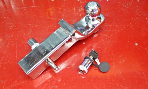 ชุดหัวลากเทเลอร์ชุบโครเมียมติดท้ายรถพร้อมหัวบอลและตัวล๊อค1500บ.