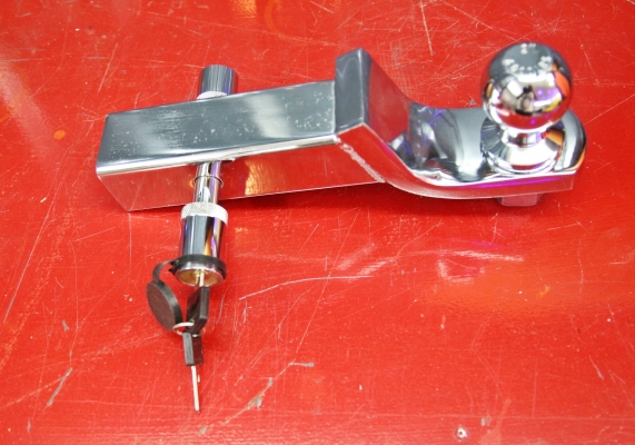 ชุดหัวลากเทเลอร์ชุบโครเมียมติดท้ายรถพร้อมหัวบอลและตัวล๊อค1500บ.