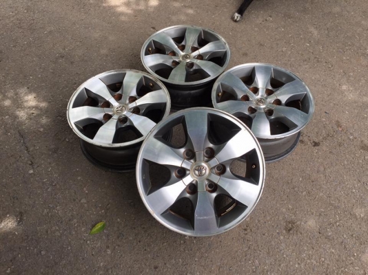ขายล้อแม็กเปล่า Toyota Vigo หน้าเงา ขอบ 16 4 ล้อ ราคา 3,900 บาท ราคาถูกๆ