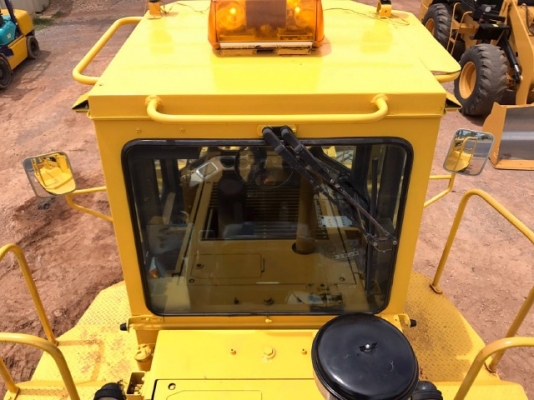 ขายรถตักล้อยาง CAT 936 รถนอกนำเข้าเองจากญี่ปุ่น สภาพสวยพร้อมใช้งาน มีVDOการทำงานครับ ขายรถตักล้อยาง CAT 936 รถนอกนำเข้าเองจากญี่ปุ่น สภาพสวยพร้อมใช้งาน มีVDOการทำงานครับ