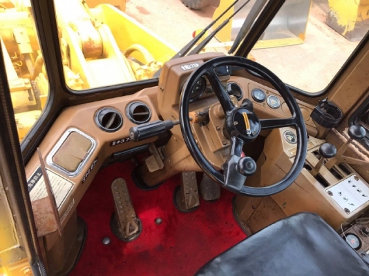 ขายรถตักล้อยาง CAT 936 รถนอกนำเข้าเองจากญี่ปุ่น สภาพสวยพร้อมใช้งาน มีVDOการทำงานครับ ขายรถตักล้อยาง CAT 936 รถนอกนำเข้าเองจากญี่ปุ่น สภาพสวยพร้อมใช้งาน มีVDOการทำงานครับ