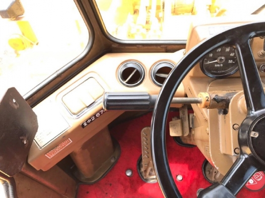 ขายรถตักล้อยาง CAT 936 รถนอกนำเข้าเองจากญี่ปุ่น สภาพสวยพร้อมใช้งาน มีVDOการทำงานครับ ขายรถตักล้อยาง CAT 936 รถนอกนำเข้าเองจากญี่ปุ่น สภาพสวยพร้อมใช้งาน มีVDOการทำงานครับ