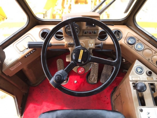 ขายรถตักล้อยาง CAT 936 รถนอกนำเข้าเองจากญี่ปุ่น สภาพสวยพร้อมใช้งาน มีVDOการทำงานครับ ขายรถตักล้อยาง CAT 936 รถนอกนำเข้าเองจากญี่ปุ่น สภาพสวยพร้อมใช้งาน มีVDOการทำงานครับ