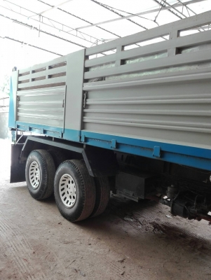 รถฮีโน่ 10 ล้อดั้ม FM3H 195 แรงม้า. สนใจติดต่อ 081 - 6079515