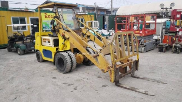 ราคา 280,000 บาท รถตัก  KOMATSU รุ่น SD15-3 รหัสสินค้า 81004662 ติดต่อ 081-8283376  www.nihonmono.com