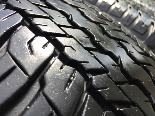 ยาง Dunlop 265 60 18 ปลายปี15 ดอกเต็ม ใช้ยาว ราคไม่แพง