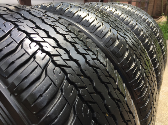 ยาง Dunlop 265 60 18 ปลายปี15 ดอกเต็ม ใช้ยาว ราคไม่แพง