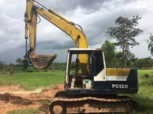 ขาย 365,000 บาท KOMATSU PC 100-5  เครื่องดี ปั้มแรง โช่บู๊ดแตก เอวแน่น ไฟฟ้าตัด ประตูมี กระจกมีครบ เอกสารซื้อขาย  รถอยู่ จ. ยโสธร โทร&amp;ไอดีไลน์ 0610710295