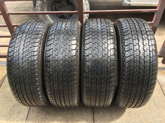 ยาง Bridgestone 255 65 17 ปลายปี16 ดอกเต็ม ไม่มีปะ ใช้ยาว ราคาไม่แพง