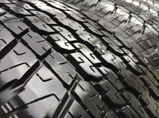 ยาง Bridgestone 255 65 17 ปลายปี16 ดอกเต็ม ไม่มีปะ ใช้ยาว ราคาไม่แพง