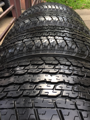 ยาง Bridgestone 255 65 17 ปลายปี16 ดอกเต็ม ไม่มีปะ ใช้ยาว ราคาไม่แพง