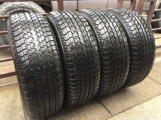 ยาง Bridgestone 255 65 17 ปลายปี16 ดอกเต็ม ไม่มีปะ ใช้ยาว ราคาไม่แพง