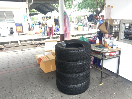 ยาง Bridgestone 255 65 17 ปลายปี16 ดอกเต็ม ไม่มีปะ ใช้ยาว ราคาไม่แพง