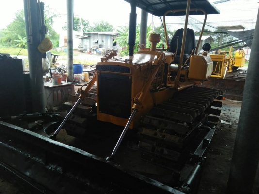 ขายรถแทร็กเตอร์D2-3 P สภาพสวยพร้อมใช้งาน เครื่องดีช่วงล่างดี ใบแทร็กสวย. ราคาต่อรองคุยกันได้