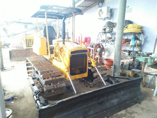 ขายรถแทร็กเตอร์D2-3 P สภาพสวยพร้อมใช้งาน เครื่องดีช่วงล่างดี ใบแทร็กสวย. ราคาต่อรองคุยกันได้