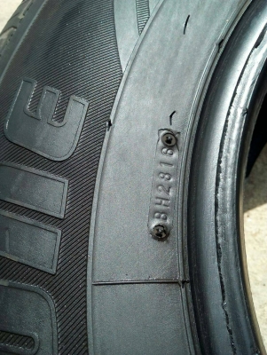 195R14 BRIDGESTONE LEO 677 มี 2 เส้น ปี16 มีกินข้าง ไม่มีรั่ว โทร.081-427-3941