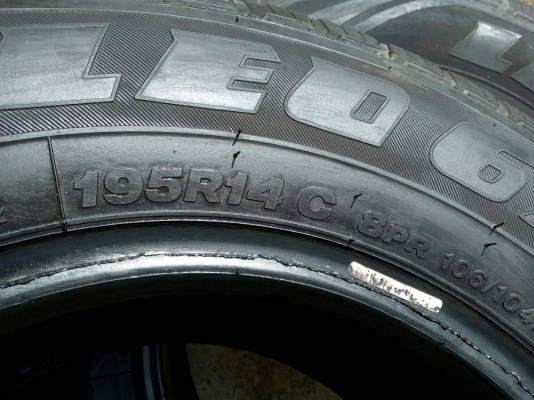 195R14 BRIDGESTONE LEO 677 มี 2 เส้น ปี16 มีกินข้าง ไม่มีรั่ว โทร.081-427-3941