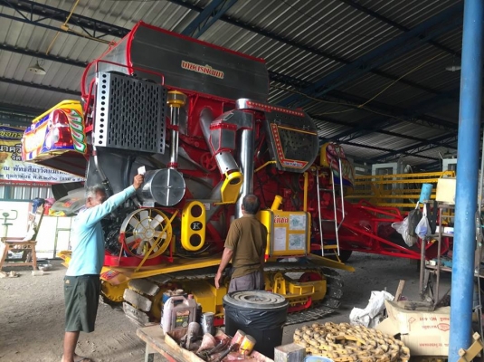 ขายรถเกี่ยว เจ้าช้างไวไฟปี53บิ้วใหม่ทั้งคัน เครื่อง260ปั๊ม23ช่วงล่าง12 ช่วงล่างใหม่พร้อมลุยงาน