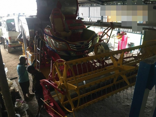 ขายรถเกี่ยว เจ้าช้างไวไฟปี53บิ้วใหม่ทั้งคัน เครื่อง260ปั๊ม23ช่วงล่าง12 ช่วงล่างใหม่พร้อมลุยงาน