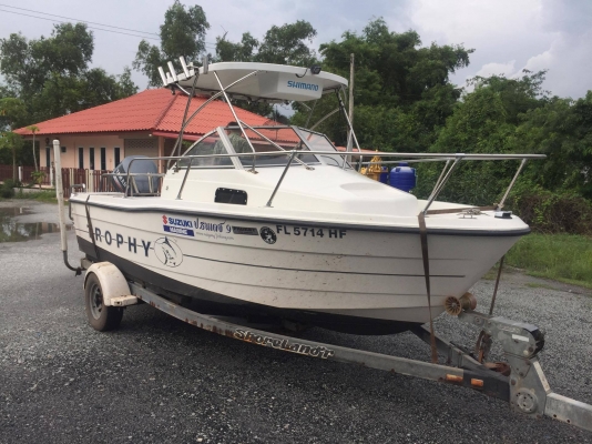 เรือ Trophy 1802 Walkaround