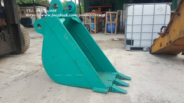 สินค้าใหม่ ประกอบนอก ขายถูกด่วนๆ BUCKET บุ๊งกี๋สำหรับรถขุดไซค์100 ,120, 135 /สลัก 65 มิล/ แบบปากแคบ -ธรรมดา / 3 ฟัน / ราคาเพียง(ใบละ)19,000 บาท สนใจรีบติดต่อ 0819337688