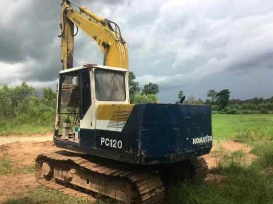 ขาย 365,000  KOMATSU pc 100-5  เครื่องดี ปั้มแรง โช่บู๊ดแตก เอวแน่น ไฟฟ้าตัด ประตูมี กระจกมีครบ  รถอยู่ จ. ยโสธร 090-772-3710 090-772-3708