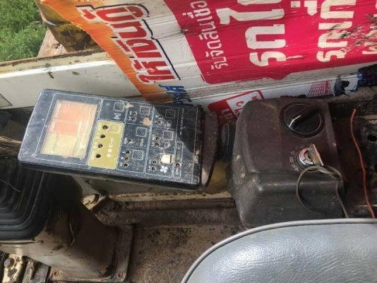 ขาย 365,000  KOMATSU pc 100-5  เครื่องดี ปั้มแรง โช่บู๊ดแตก เอวแน่น ไฟฟ้าตัด ประตูมี กระจกมีครบ  รถอยู่ จ. ยโสธร 090-772-3710 090-772-3708