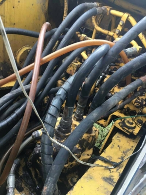 ขาย 365,000  KOMATSU pc 100-5  เครื่องดี ปั้มแรง โช่บู๊ดแตก เอวแน่น ไฟฟ้าตัด ประตูมี กระจกมีครบ  รถอยู่ จ. ยโสธร 090-772-3710 090-772-3708