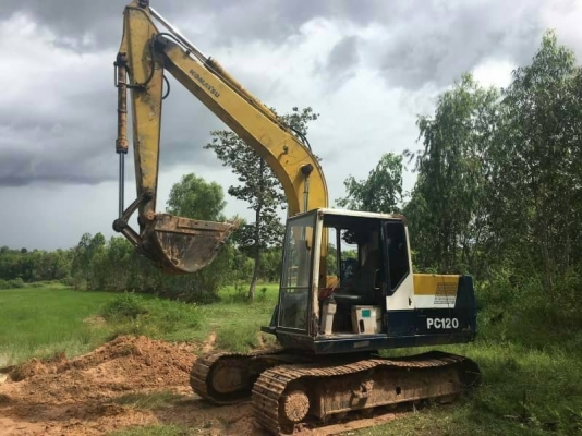 ขาย 365,000  KOMATSU pc 100-5  เครื่องดี ปั้มแรง โช่บู๊ดแตก เอวแน่น ไฟฟ้าตัด ประตูมี กระจกมีครบ  รถอยู่ จ. ยโสธร 090-772-3710 090-772-3708