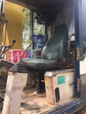 ขาย 365,000  KOMATSU pc 100-5  เครื่องดี ปั้มแรง โช่บู๊ดแตก เอวแน่น ไฟฟ้าตัด ประตูมี กระจกมีครบ  รถอยู่ จ. ยโสธร 090-772-3710 090-772-3708