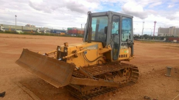 ขาย!! >>> แทรกเตอร์ Komatsu D20 รุ่น 7 PLL พร้อมใช้งาน สวยๆ <<< เบอร์ติดต่อ 098-7155789 086-4631102