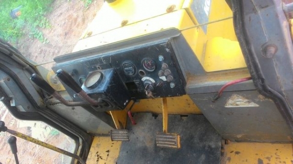 ขาย!! >>> แทรกเตอร์ Komatsu D20 รุ่น 7 PLL พร้อมใช้งาน สวยๆ <<< เบอร์ติดต่อ 098-7155789 086-4631102