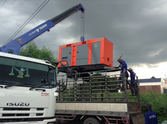 เครื่องปั่นไฟCUMMINS 300 KVA.USA.ราคาพิเศษ พร้อมชุดAUTO รับประกัน 2 ปี