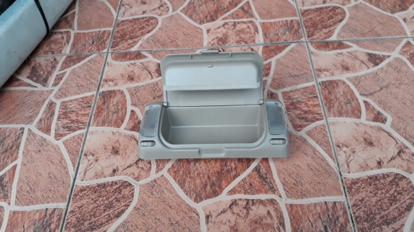 ไฟส่องแผนที่พร้อมกล่องใส่แว่นตา ของรถ TOYOTA ไฟส่องแผนที่พร้อมกล่องใส่แว่นตา ของรถ TOYOTA