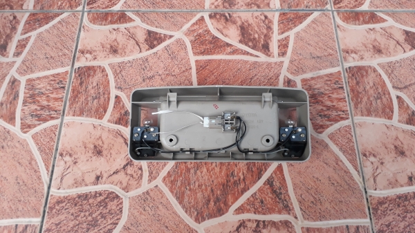 ไฟส่องแผนที่พร้อมกล่องใส่แว่นตา ของรถ TOYOTA ไฟส่องแผนที่พร้อมกล่องใส่แว่นตา ของรถ TOYOTA