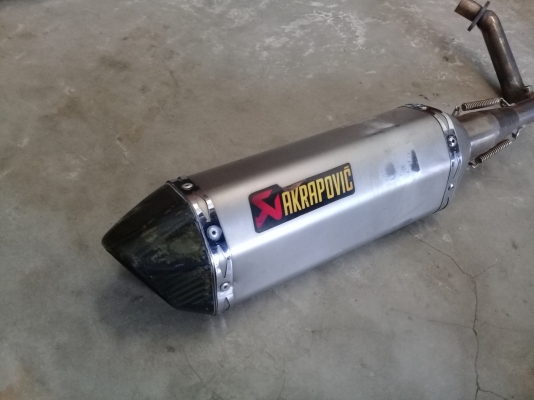 ขายท่อ akrapovic new vespa gts sprint