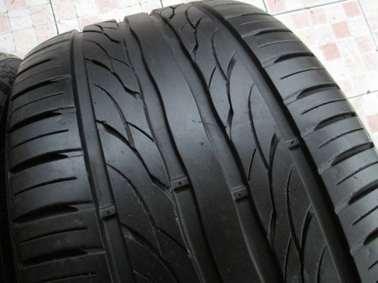 ขายยาง KUMHO 245-40-18 ,275-35-18 ปลายปี15 (1ชุด)