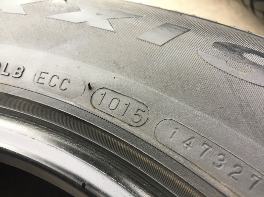 ยาง MAXXIS 265-60-18 ปี 15 ครบชุด 4 เส้น 5500 สภาพสวยๆไม่บวมไม่กินข้าง ดอกยางเหลือเยอะเอาไปวิ่งกันใด้อีกยาวค่ะ ยาง MAXXIS 265-60-18 ปี 15 ครบชุด 4 เส้น 5500 สภาพสวยๆไม่บวมไม่กินข้าง ดอกยางเหลือเยอะเอาไปวิ่งกันใด้อีกยาวค่ะ