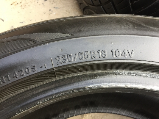 ยาง Nitto nt 420 235-55-18 ปี 16 2 เส้น 6500 สวยๆไม่มีปะไม่บวมดอกยางเหลือเยอะเอาไปวิ่งกันใด้อีกยาวค่ ยาง Nitto nt 420 235-55-18 ปี 16 2 เส้น 6500 สวยๆไม่มีปะไม่บวมดอกยางเหลือเยอะเอาไปวิ่งกันใด้อีกยาวค่