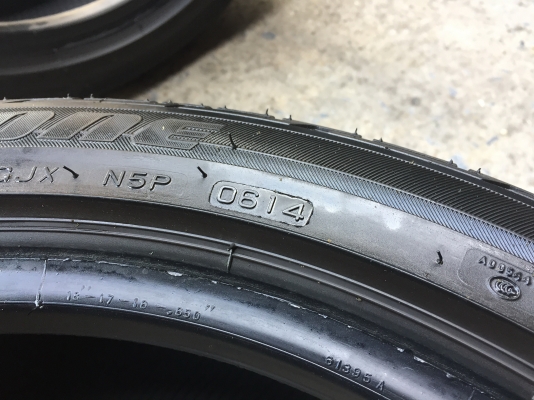 ยาง Bridgstone 245-40-18 ปี 14 made in poland 2 เส้น 2500 สวยๆไม่มีปะไม่บวมไม่กินข้างดอกยางเหลือเยอะ