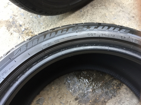 ยาง Bridgstone 245-40-18 ปี 14 made in poland 2 เส้น 2500 สวยๆไม่มีปะไม่บวมไม่กินข้างดอกยางเหลือเยอะ