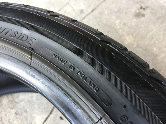 ยาง Bridgstone 245-40-18 ปี 14 made in poland 2 เส้น 2500 สวยๆไม่มีปะไม่บวมไม่กินข้างดอกยางเหลือเยอะ