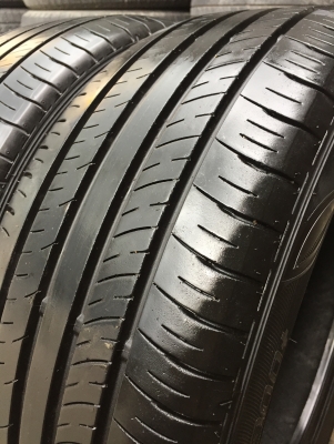 ยาง Dunlop 215-55-17 ปี 16 2 เส้น 2500  สภาพสวยๆไม่บวมไม่กินข้าง ดอกยางเหลือเยอะเอาไปวิ่งกันใด้อีกยาวค่ะ