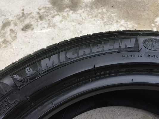 ยาง MICHELIN 215-50-17 ปี 15 ครบชุด 4 เส้น 5500 สภาพสวยๆไม่มีปะไม่บวมไม่กินข้าง ดอกยางเหลือเยอะเอาไปวิ่งกันใด้อีกยาวค่ะ ยาง MICHELIN 215-50-17 ปี 15 ครบชุด 4 เส้น 5500 สภาพสวยๆไม่มีปะไม่บวมไม่กินข้าง ดอกยางเหลือเยอะเอาไปวิ่งกันใด้อีกยาวค่ะ