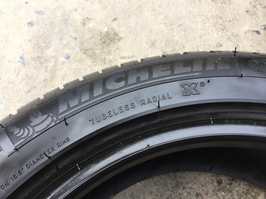 ยาง MICHELIN 185-55-16 ปี 16 2เส้น ปี 15 2เส้น ครบชุด 4 เส้น 3000  สภาพสวยๆไม่มีปะไม่บวมไม่กินข้าง ดอกยางเหลือเยอะเอาไปวิ่งกันใด้อีกยาวค่ะ