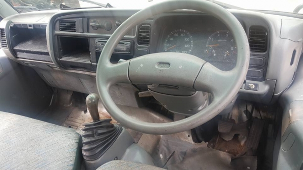 FROM JAPANหัวเก๋งรถบรรทุก 4ล้อ ,6 ล้อเล็ก / CABIN MITSUBISHI CANTER รุ่น: FB511B  ( มีขาหลัง /รุ่นยกหัวไม่ได้) ราคาเพียง 35,000 บาท  สนใจรีบติดต่อ 0819337688