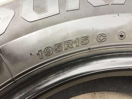 ยาง Bridgstone 195 R 15 ปี 16 ครบชุด 4 เส้น 5000 สวยๆไม่ไม่บวมไม่กินข้างดอกยางเหลือเยอะเอาไปวิ่งกันใ