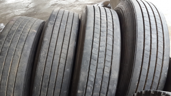 ** ราคาเส้นละ 3,800 ** 12R22.5 ดันลอปญี่ปุ่นปี 14และ15 สภาพ 80-90\%